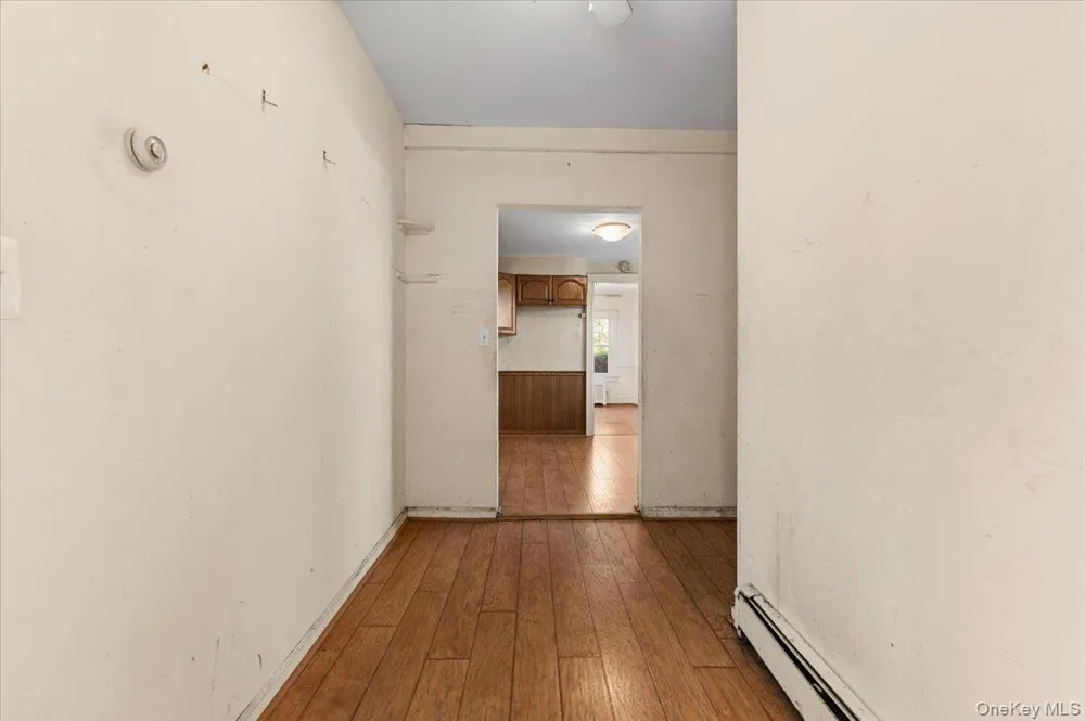 33 Lawrence Avenue Malverne, NY 11565