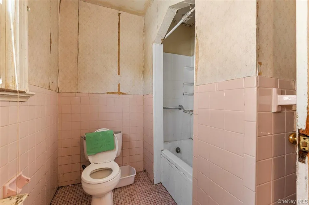 33 Lawrence Avenue Malverne, NY 11565