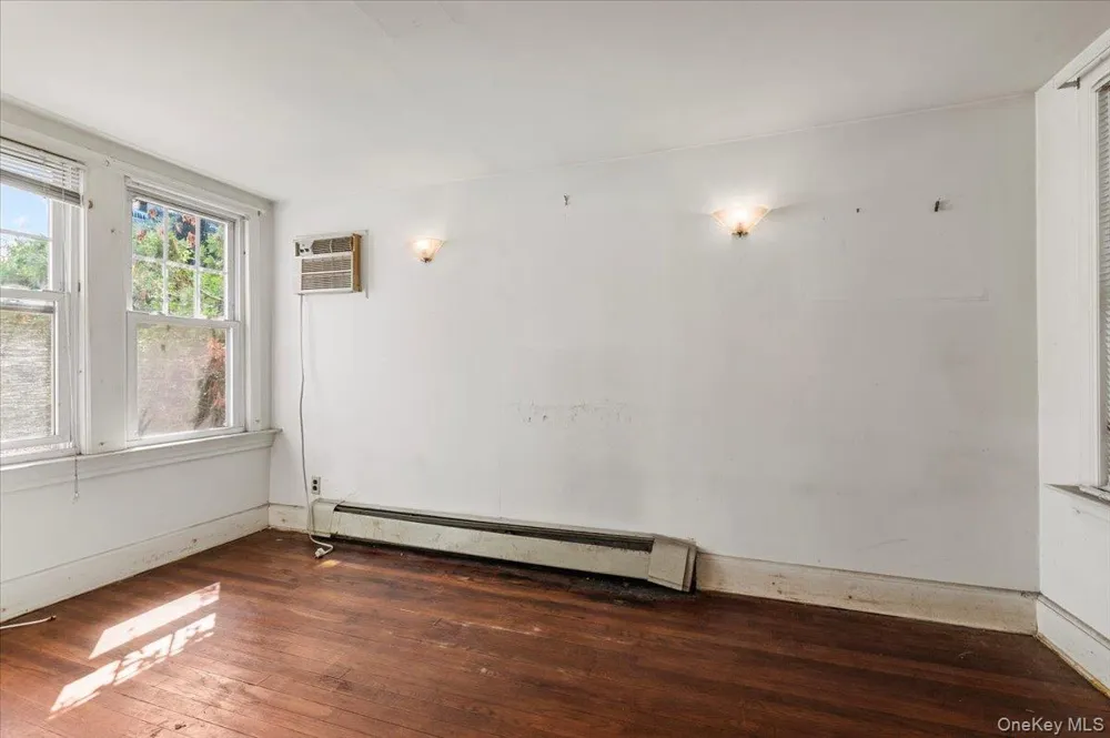 33 Lawrence Avenue Malverne, NY 11565