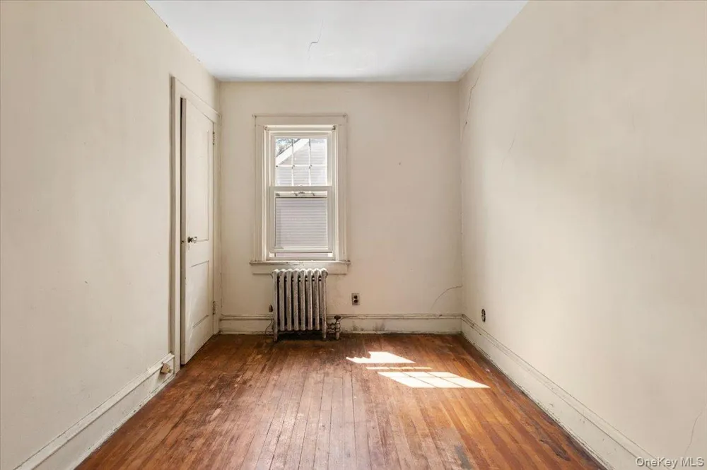 33 Lawrence Avenue Malverne, NY 11565