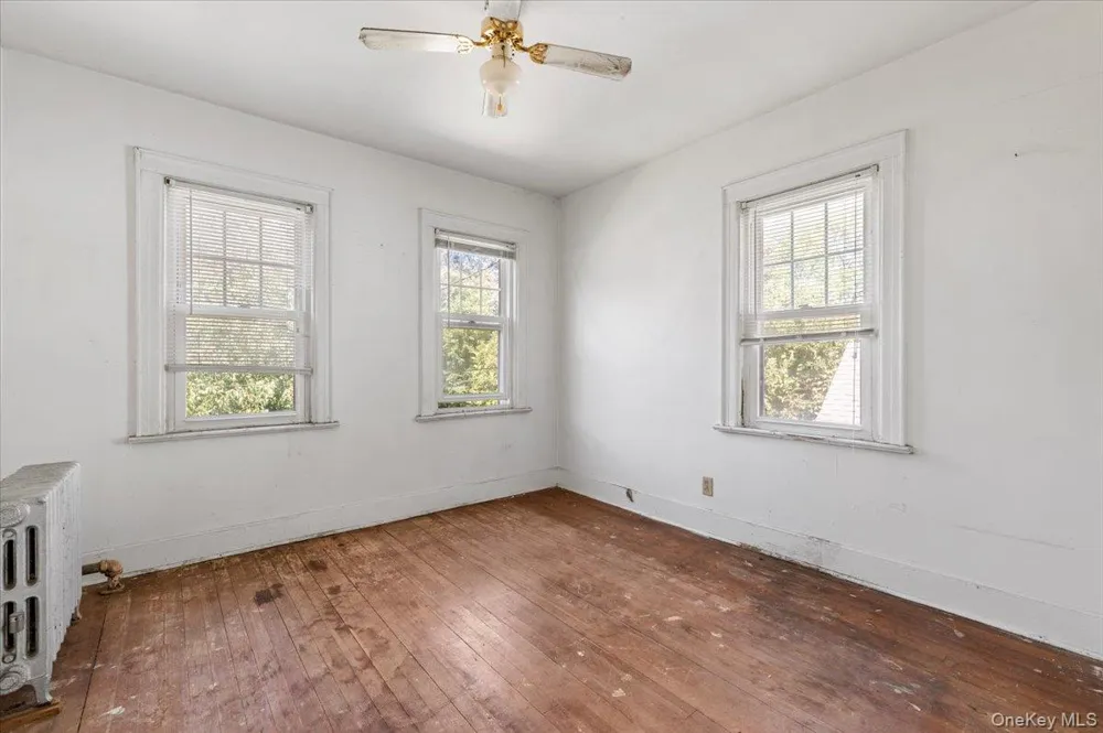 33 Lawrence Avenue Malverne, NY 11565