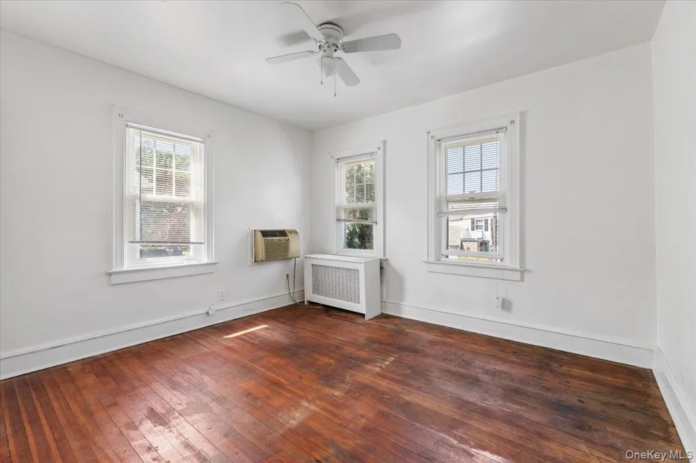 33 Lawrence Avenue Malverne, NY 11565