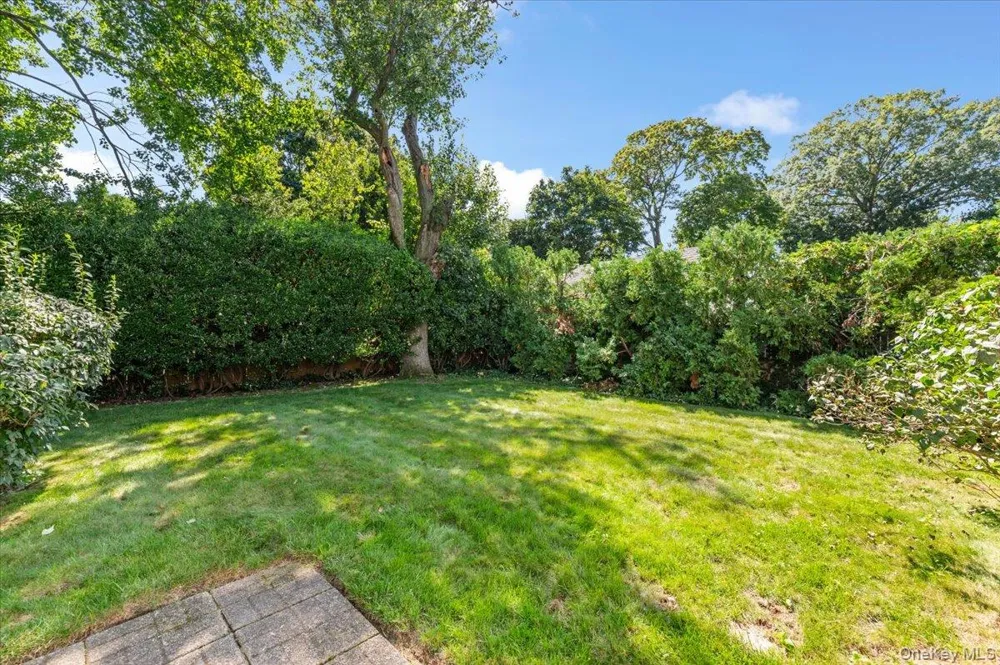 33 Lawrence Avenue Malverne, NY 11565