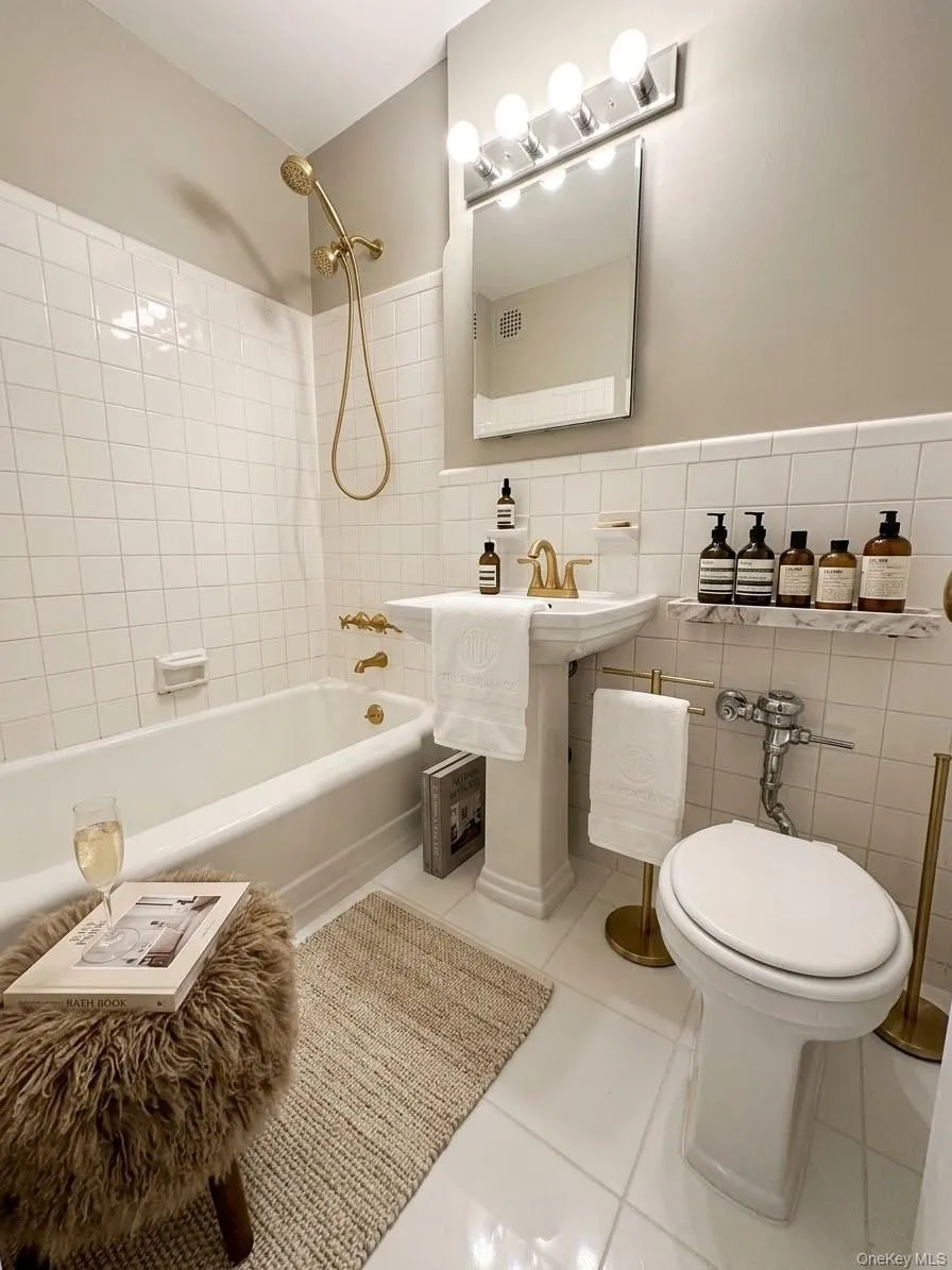 10025 Queens Boulevard #6L Forest Hills, NY 11375