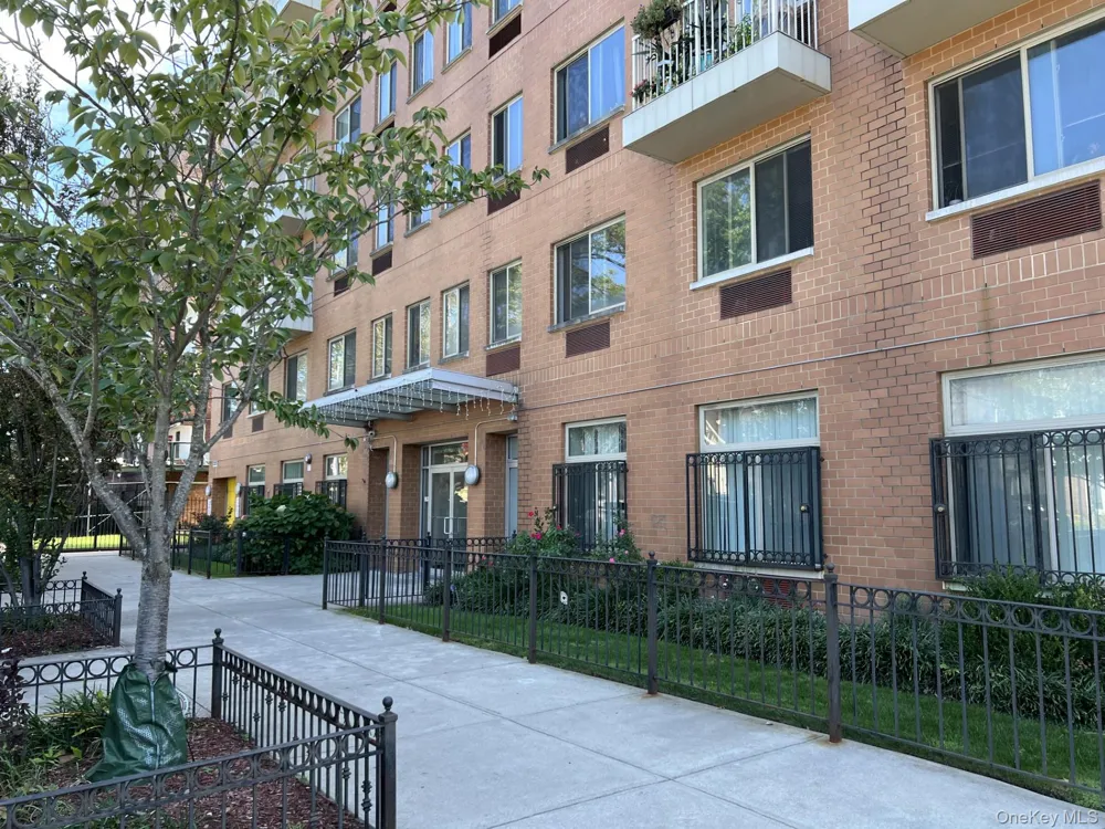 143-20 Hoover Avenue #603 Briarwood, NY 11435