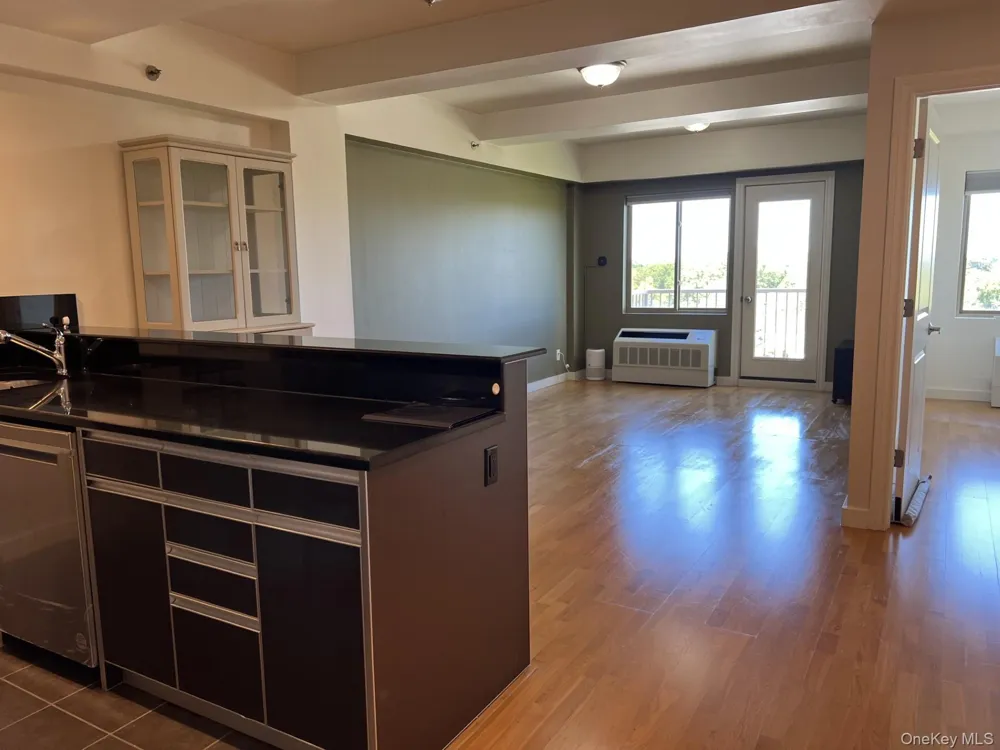 143-20 Hoover Avenue #603 Briarwood, NY 11435