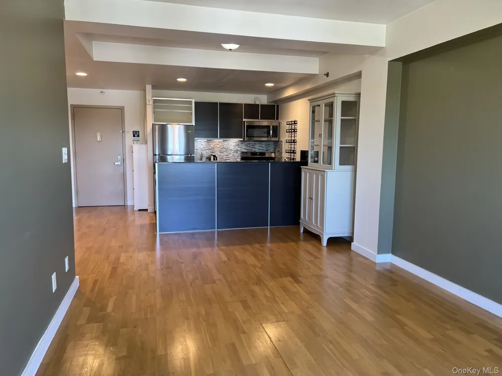 143-20 Hoover Avenue #603 Briarwood, NY 11435