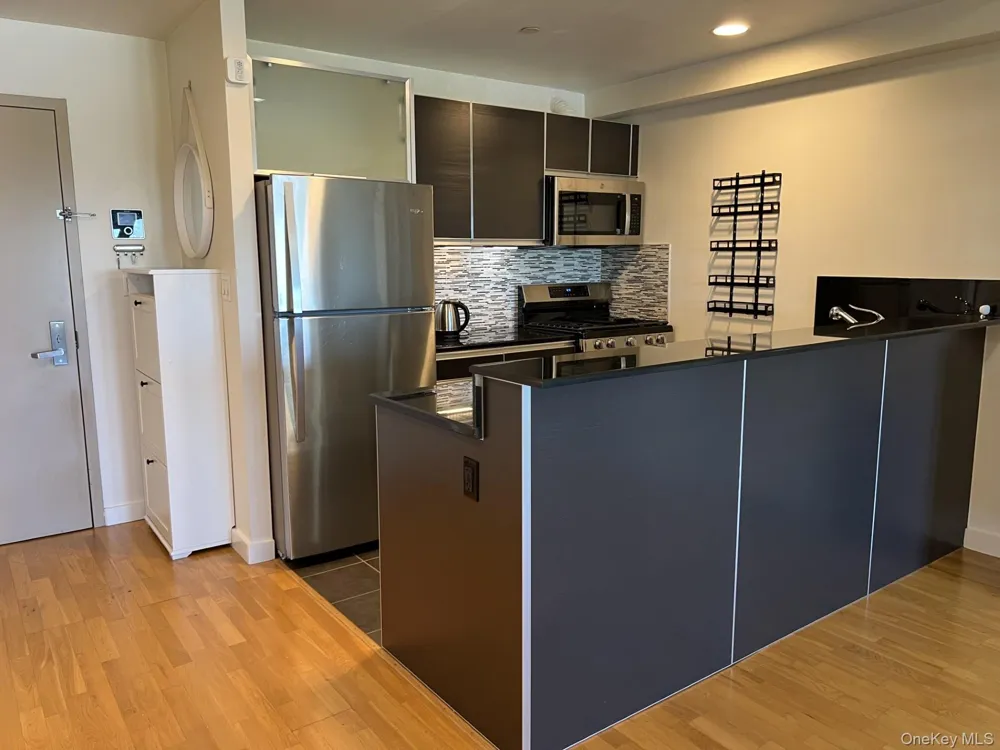 143-20 Hoover Avenue #603 Briarwood, NY 11435