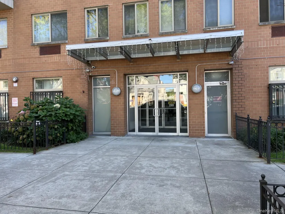 143-20 Hoover Avenue #603 Briarwood, NY 11435