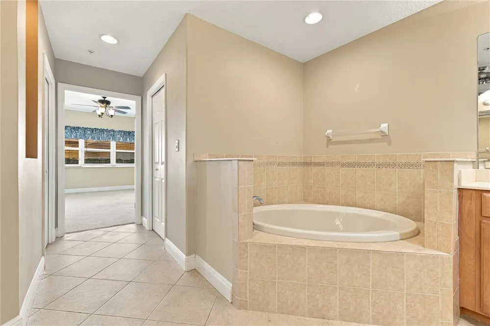 7070 KEY HAVEN ROAD #402 Seminole, FL 33777