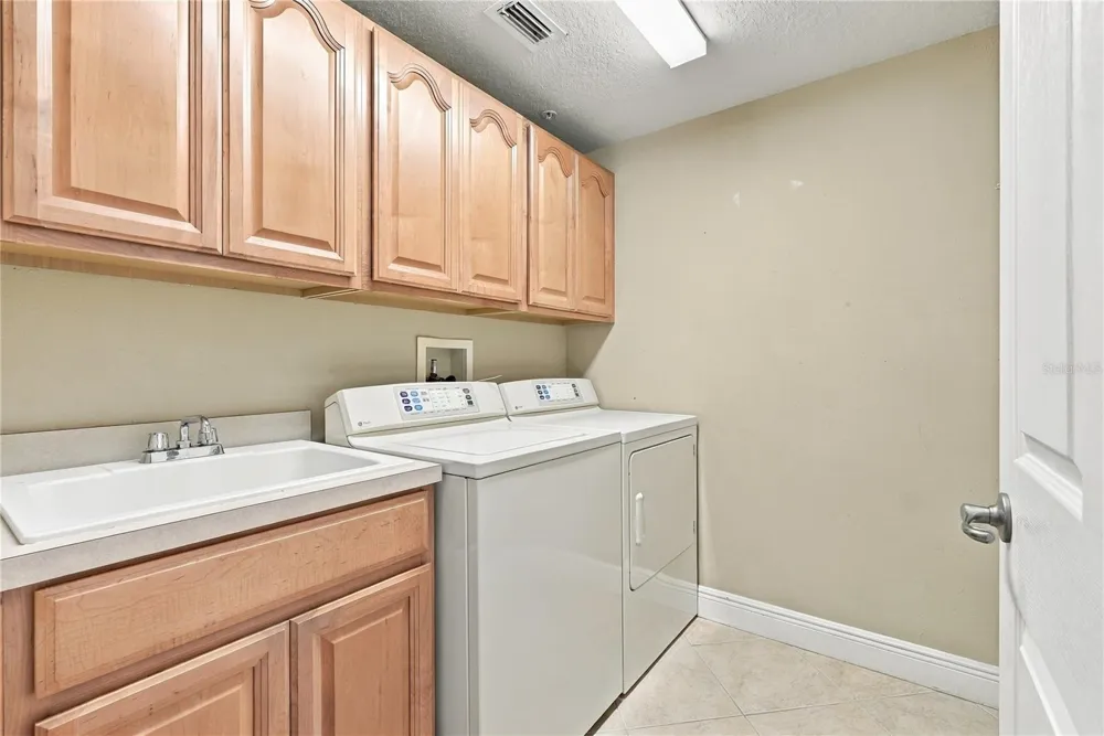7070 KEY HAVEN ROAD #402 Seminole, FL 33777