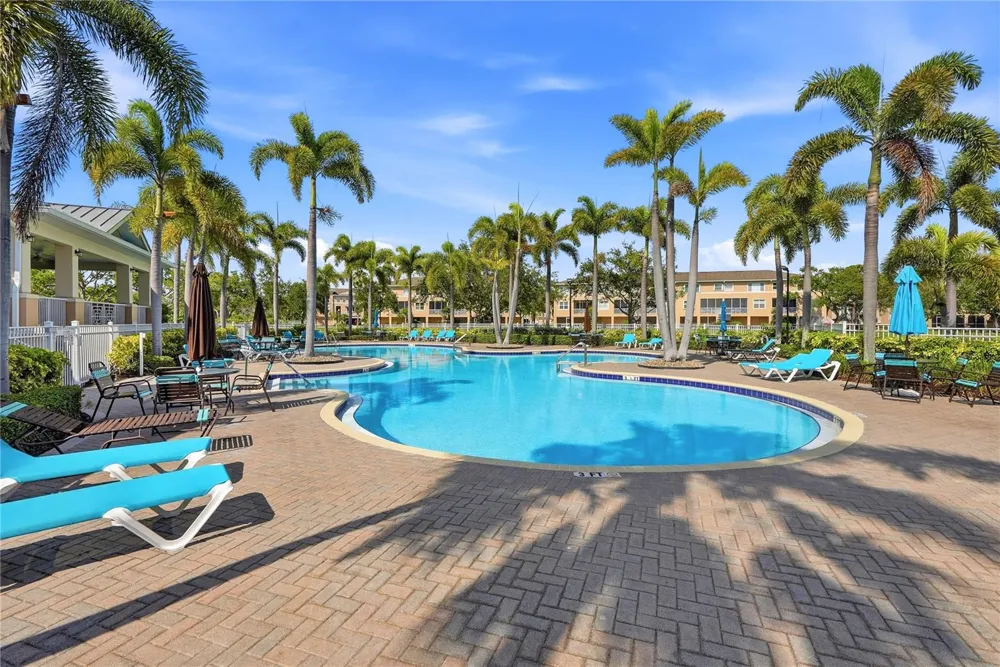 7070 KEY HAVEN ROAD #402 Seminole, FL 33777