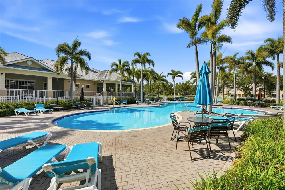 7070 KEY HAVEN ROAD #402 Seminole, FL 33777