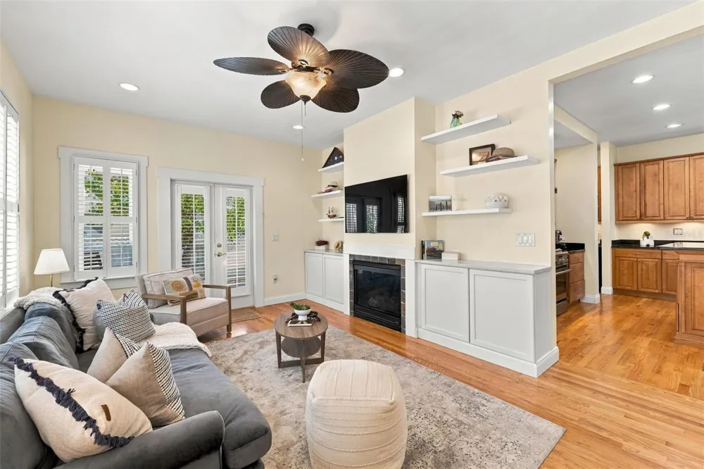 1801 W HILLS AVENUE Tampa, FL 33606