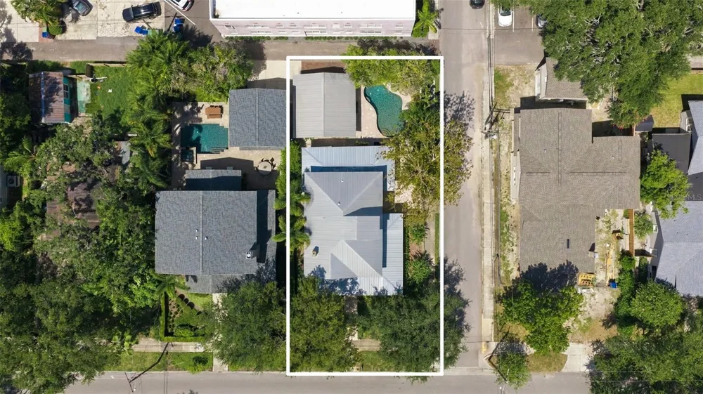 1801 W HILLS AVENUE Tampa, FL 33606