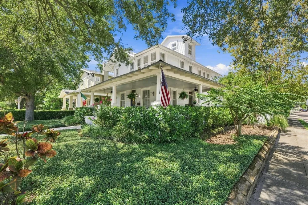1801 W HILLS AVENUE Tampa, FL 33606