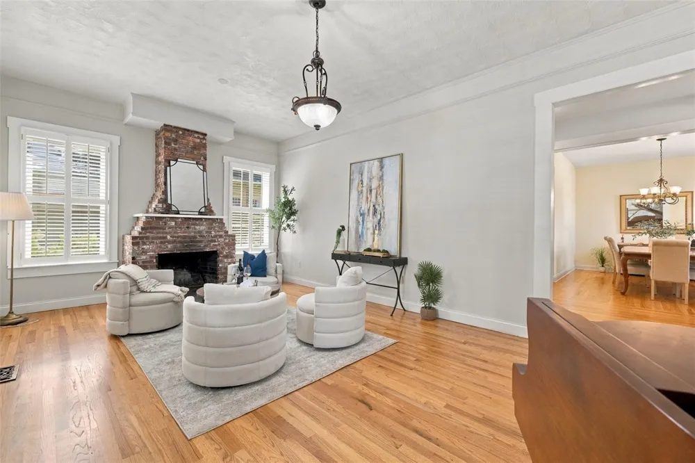 1801 W HILLS AVENUE Tampa, FL 33606