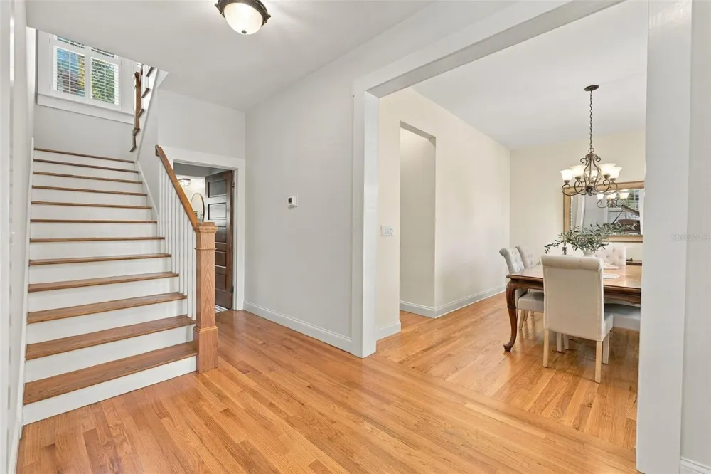 1801 W HILLS AVENUE Tampa, FL 33606