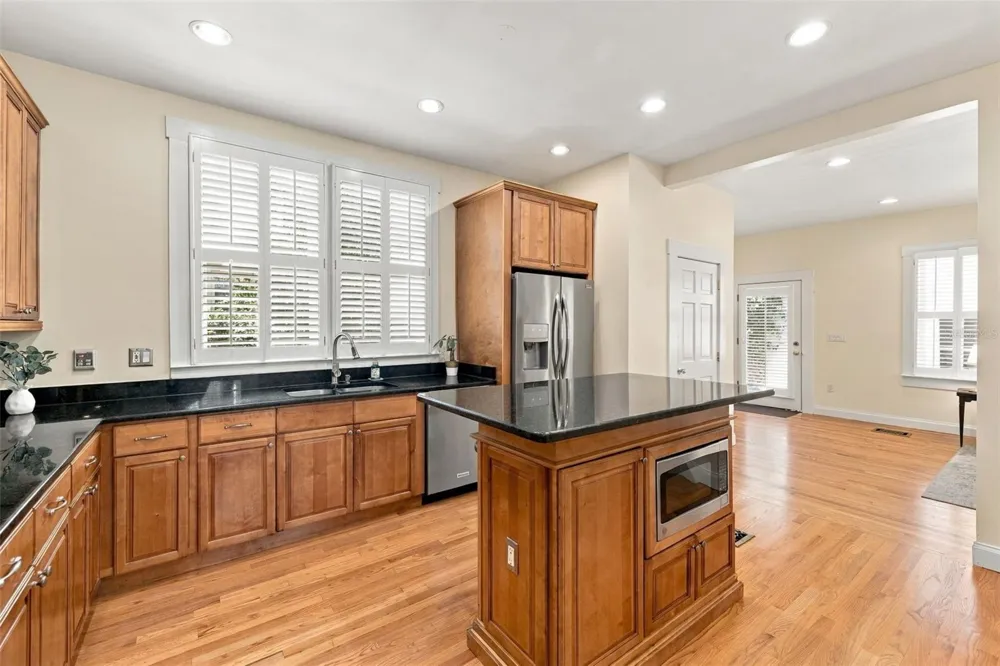 1801 W HILLS AVENUE Tampa, FL 33606