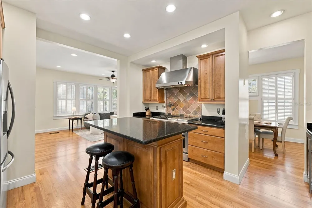 1801 W HILLS AVENUE Tampa, FL 33606