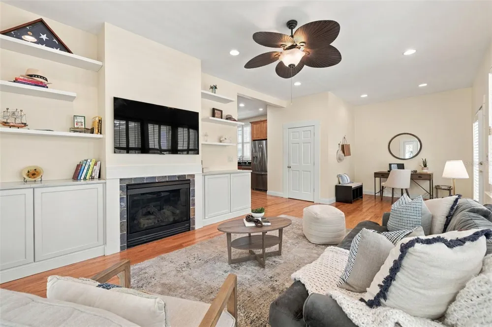 1801 W HILLS AVENUE Tampa, FL 33606