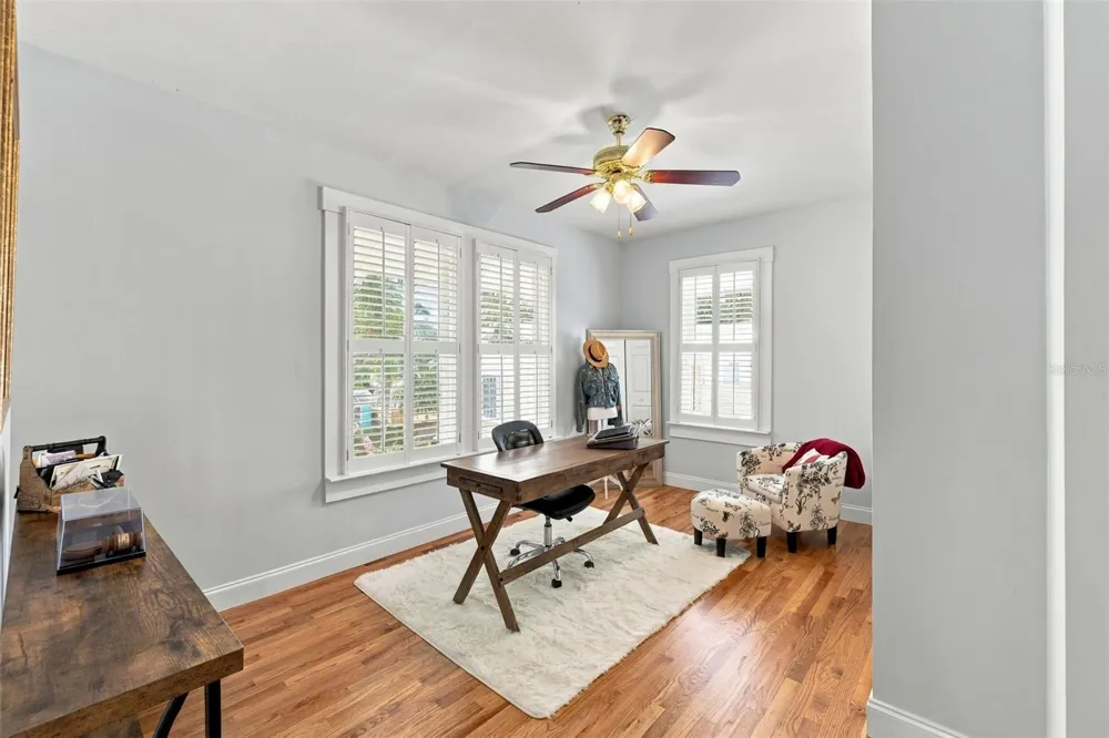 1801 W HILLS AVENUE Tampa, FL 33606