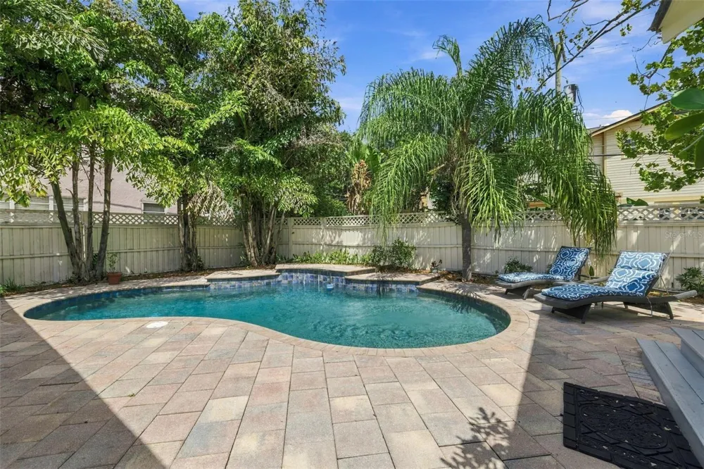 1801 W HILLS AVENUE Tampa, FL 33606