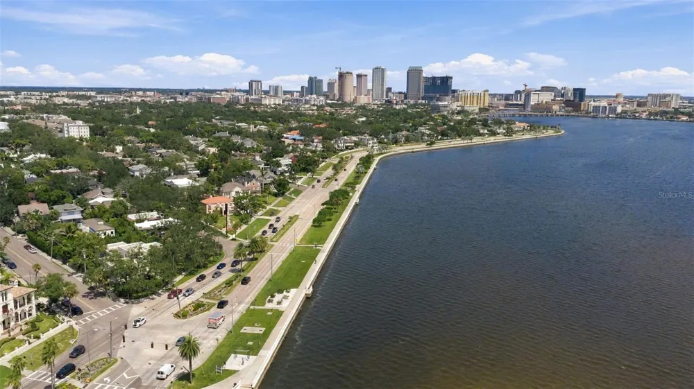 1801 W HILLS AVENUE Tampa, FL 33606