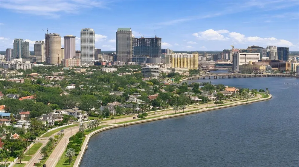 1801 W HILLS AVENUE Tampa, FL 33606