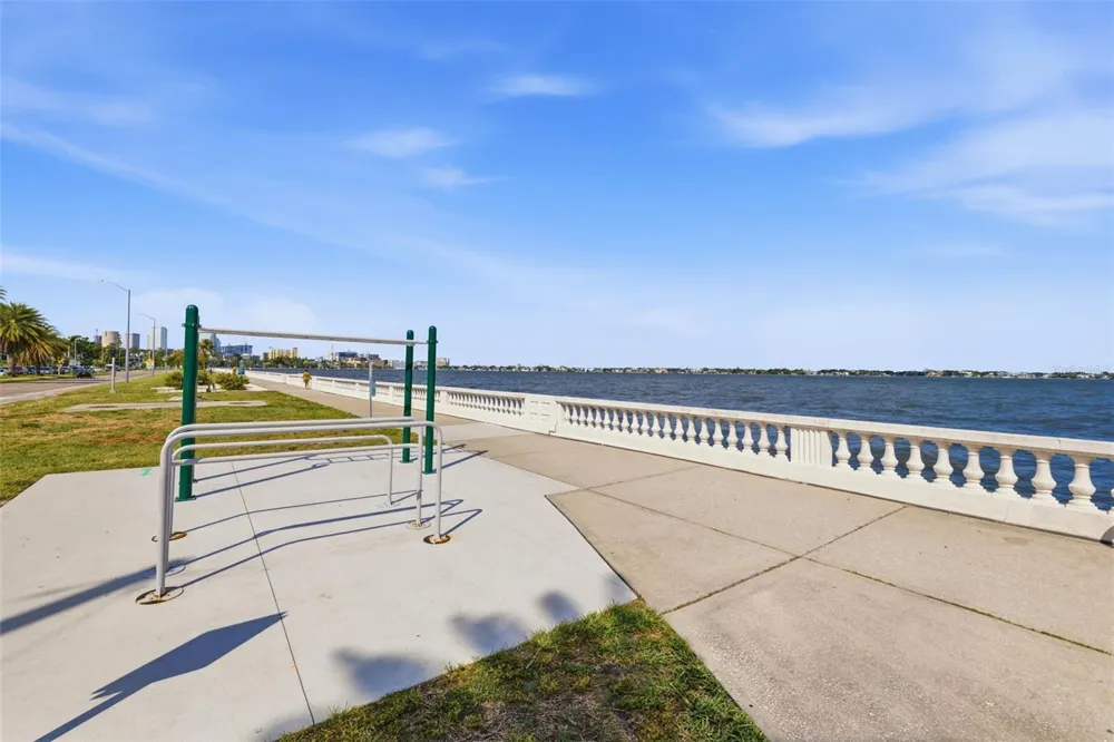 1801 W HILLS AVENUE Tampa, FL 33606