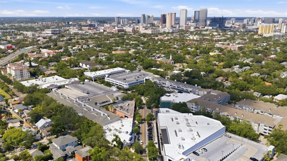 1801 W HILLS AVENUE Tampa, FL 33606