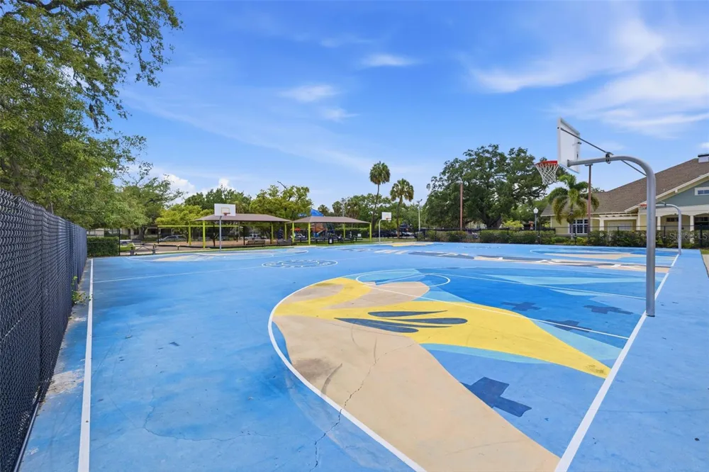 1801 W HILLS AVENUE Tampa, FL 33606