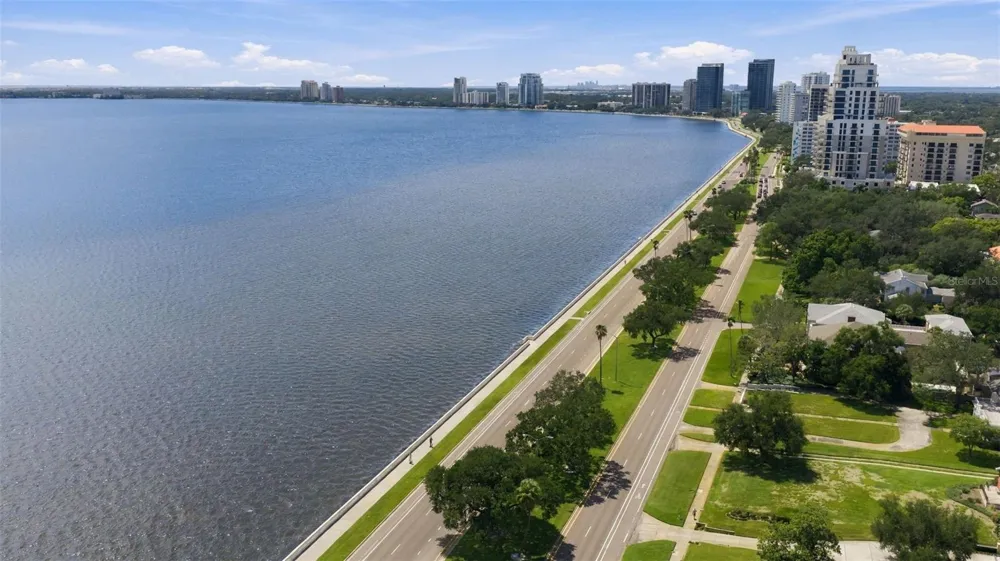 1801 W HILLS AVENUE Tampa, FL 33606