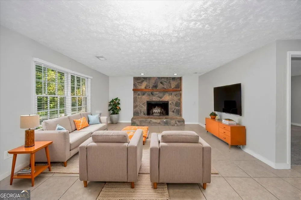 1865 Oak Ridge WAY NW Lawrenceville, GA 30044