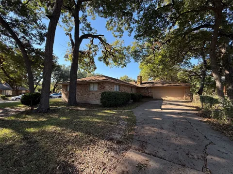 301 Lakewood Drive