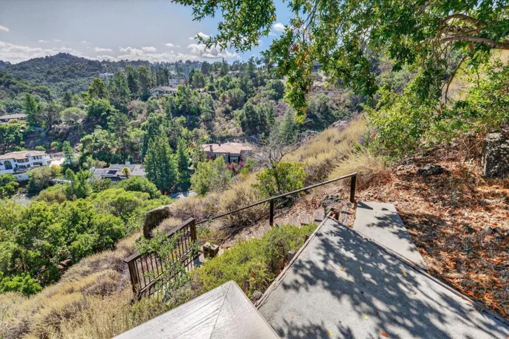 30 Bluebell Lane Hillsborough, CA 94010