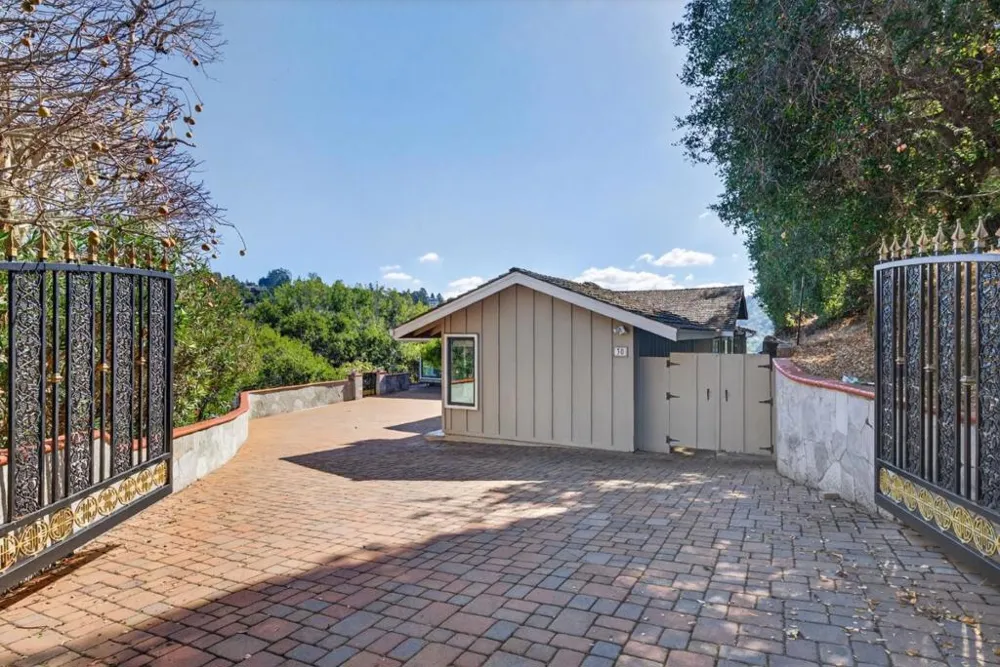 30 Bluebell Lane Hillsborough, CA 94010