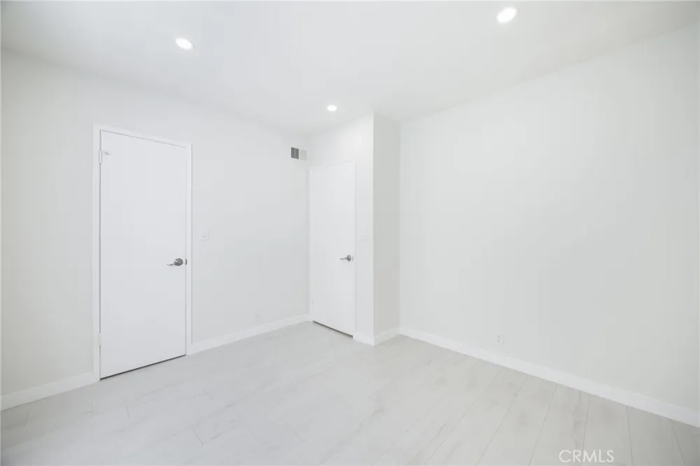333 Riverdale Drive #14 Glendale, CA 91204