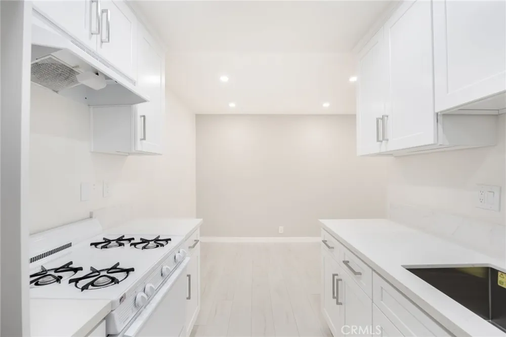 333 Riverdale Drive #14 Glendale, CA 91204