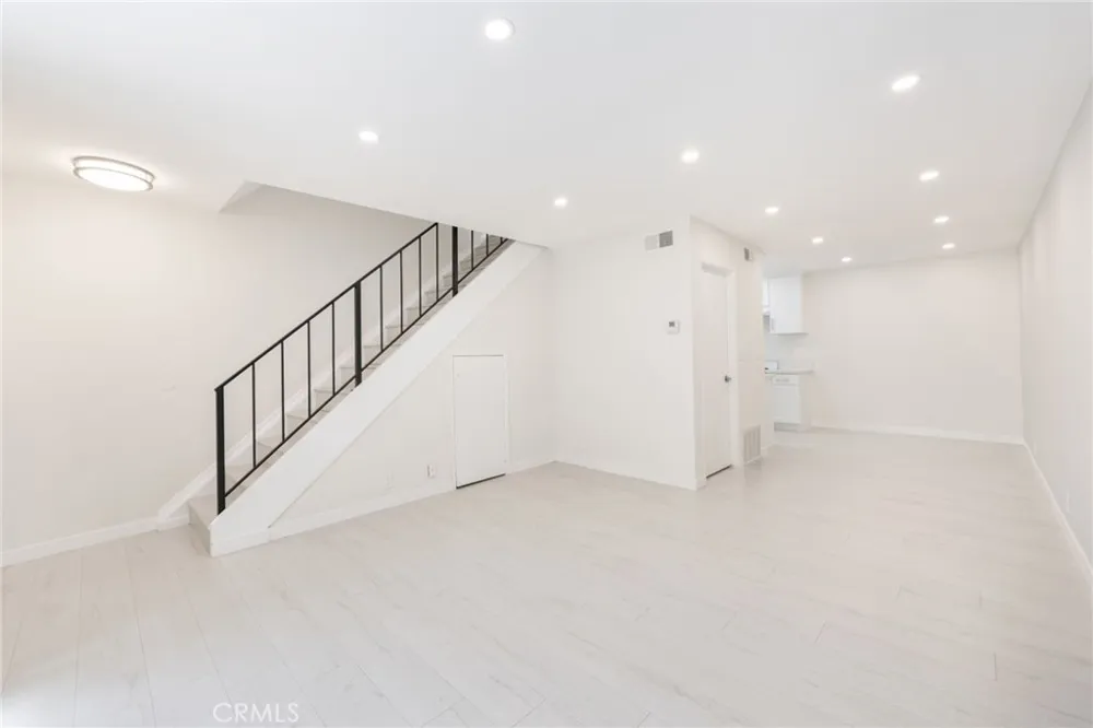 333 Riverdale Drive #14 Glendale, CA 91204
