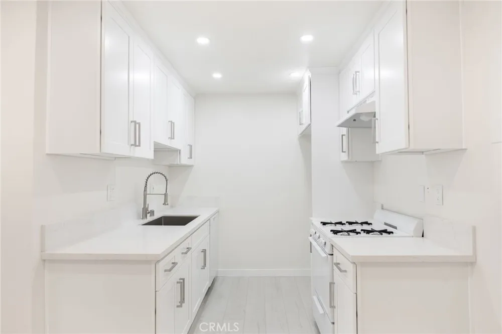 333 Riverdale Drive #14 Glendale, CA 91204