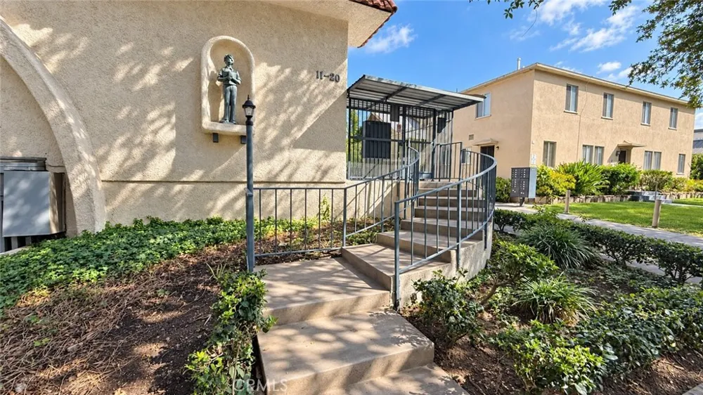 333 Riverdale Drive #14 Glendale, CA 91204