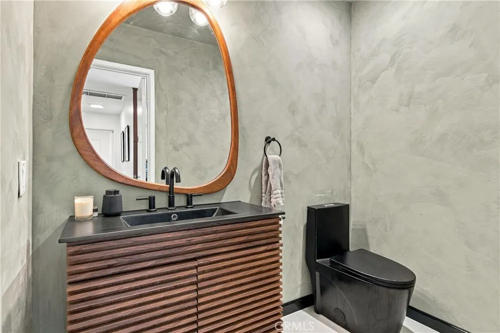 4229 Don Diablo Los Angeles, CA 90008