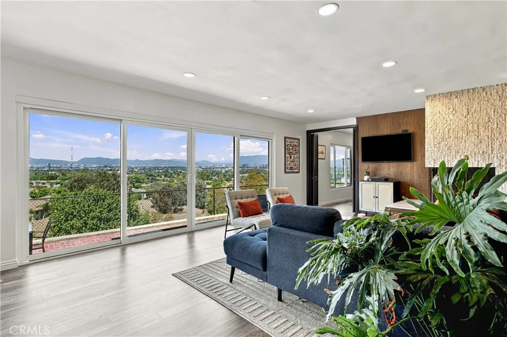 4229 Don Diablo Los Angeles, CA 90008