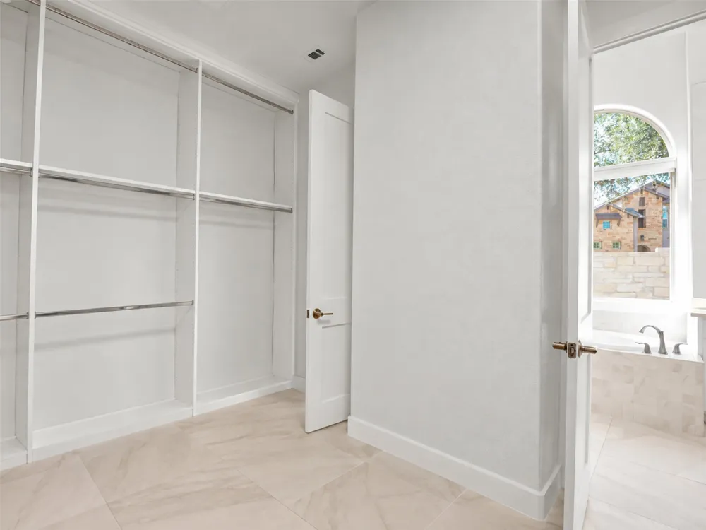 960 Indian Hawthorne Drive #V Georgetown, TX 78628