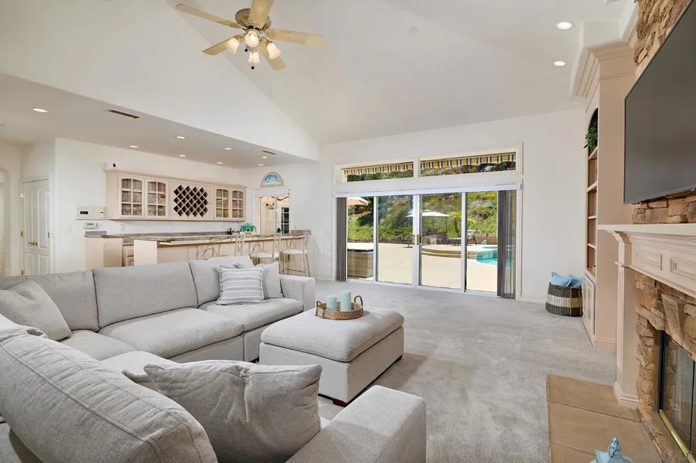 18151 Old Coach Rd Poway, CA 92064