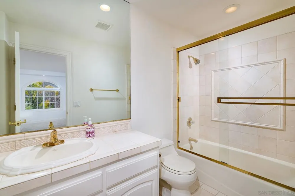 18151 Old Coach Rd Poway, CA 92064