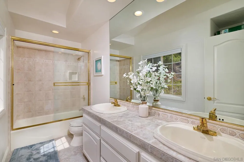 18151 Old Coach Rd Poway, CA 92064
