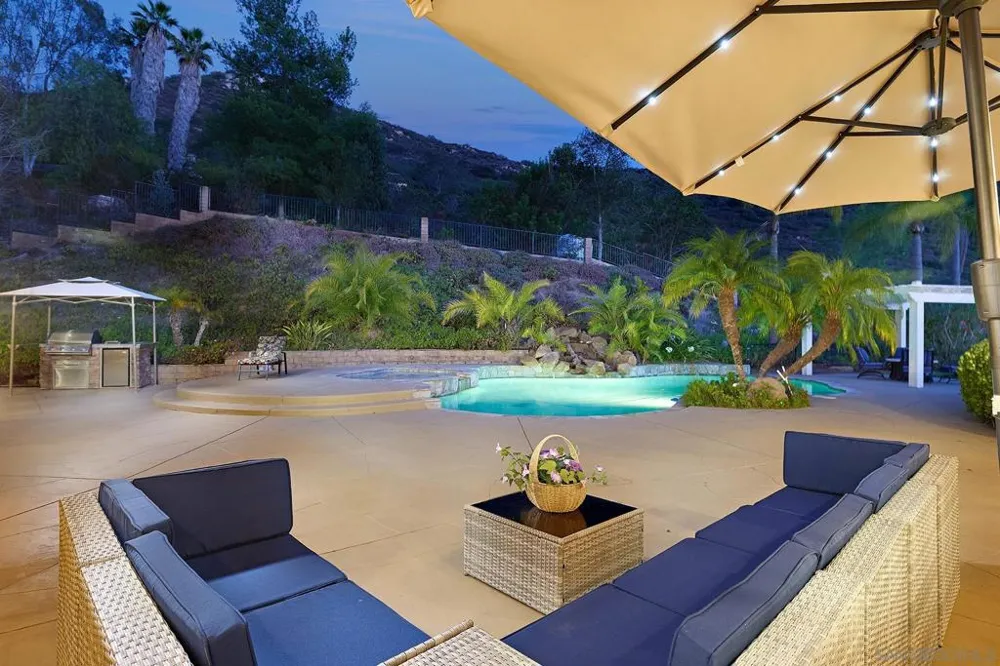 18151 Old Coach Rd Poway, CA 92064