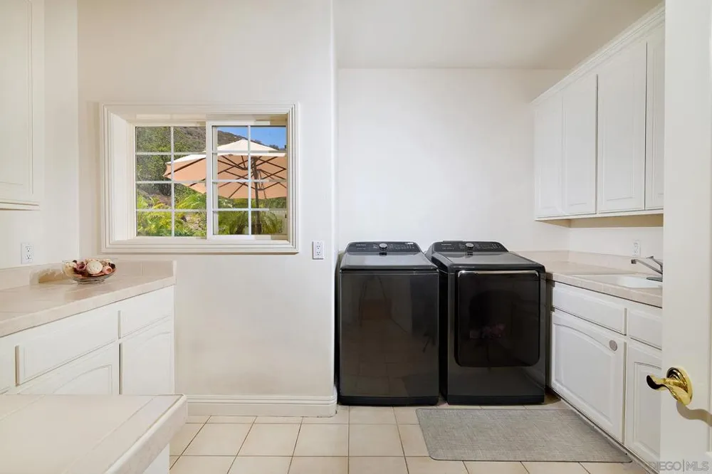 18151 Old Coach Rd Poway, CA 92064